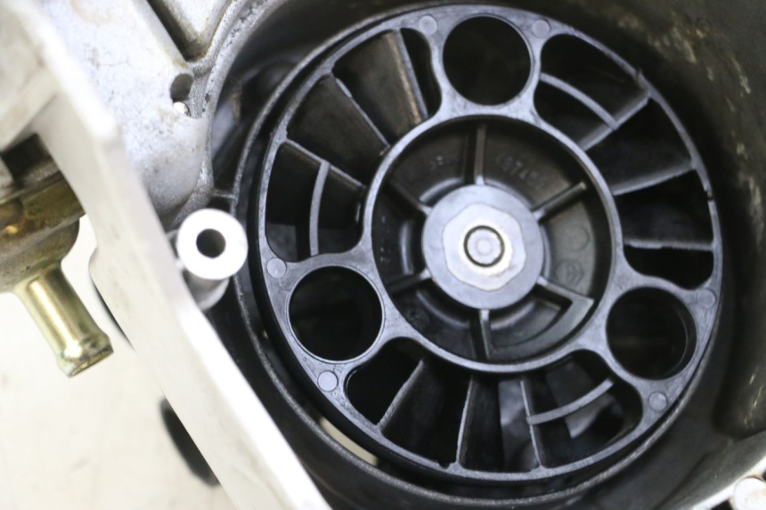 photo de POMPA ACQUA PIAGGIO VESPA GRANTURISMO 200 (2004 - 2005)