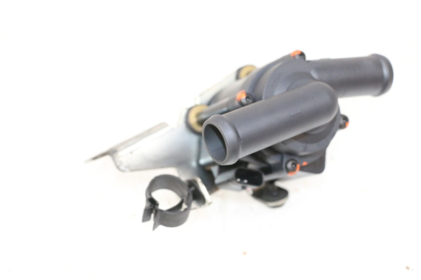 photo de POMPA ACQUA PIAGGIO VESPA GTS SUPER IE 125 (2009 - 2016) - Vista d'insieme del prodotto