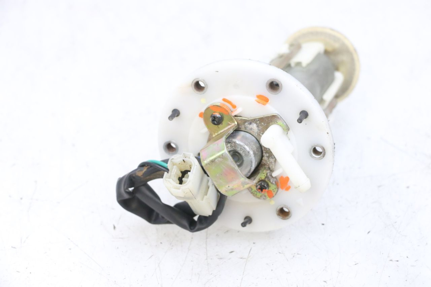 photo de POMPA DEL CARBURANTE KYMCO AGILITY 16+ 4T 50 (2018 - 2023) - Dettagli dei punti di fissaggio