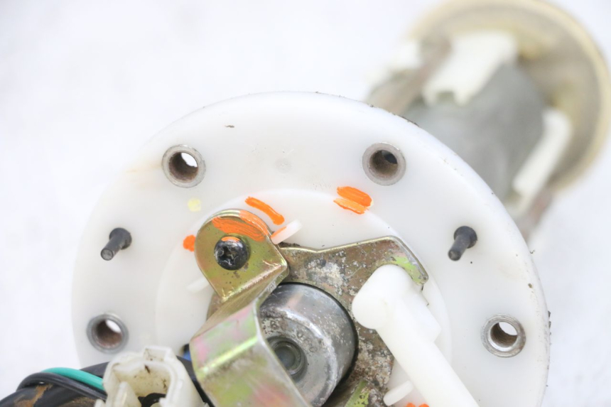 photo de POMPA DEL CARBURANTE KYMCO AGILITY 16+ 4T 50 (2018 - 2023) - Stato della superficie e materiale