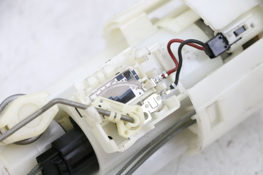 photo de POMPA DEL CARBURANTE YAMAHA FJR ABS 1300 (2006 - 2012) - Altra angolazione