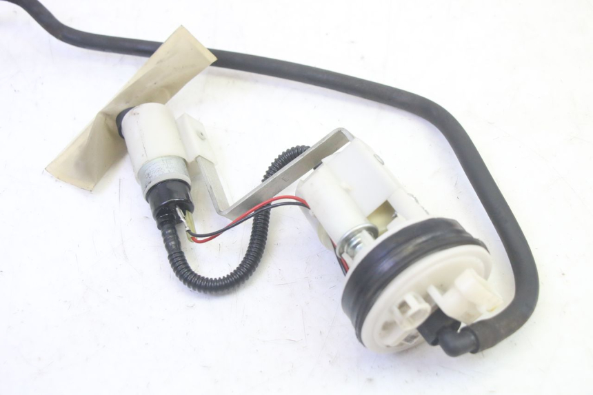 photo de POMPA DEL CARBURANTE PIAGGIO MP3 RL 250 (2007 - 2010) - Altra angolazione
