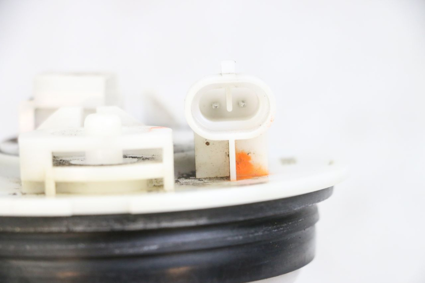 photo de POMPA DEL CARBURANTE YAMAHA XMAX X-MAX 125 (2006 - 2009) - Dettagli dei punti di fissaggio