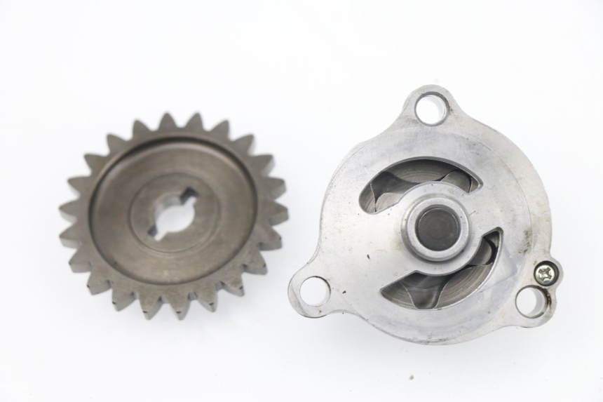 photo de POMPA OLIO SUZUKI DR DJEBEL 600 (1985 - 1990)