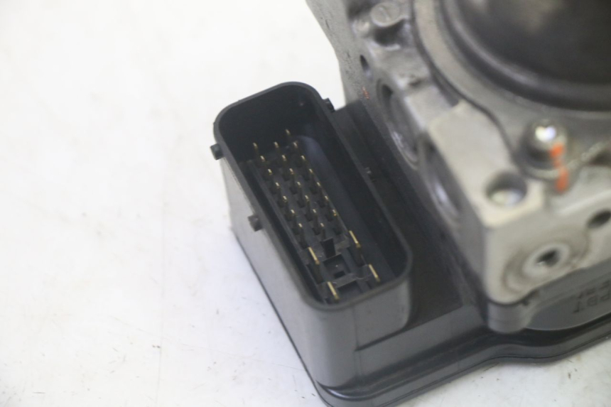 photo de POMPA ABS SUZUKI BURGMAN EXECUTIVE ABS 650 (2006 - 2012) - Primo piano tecnico