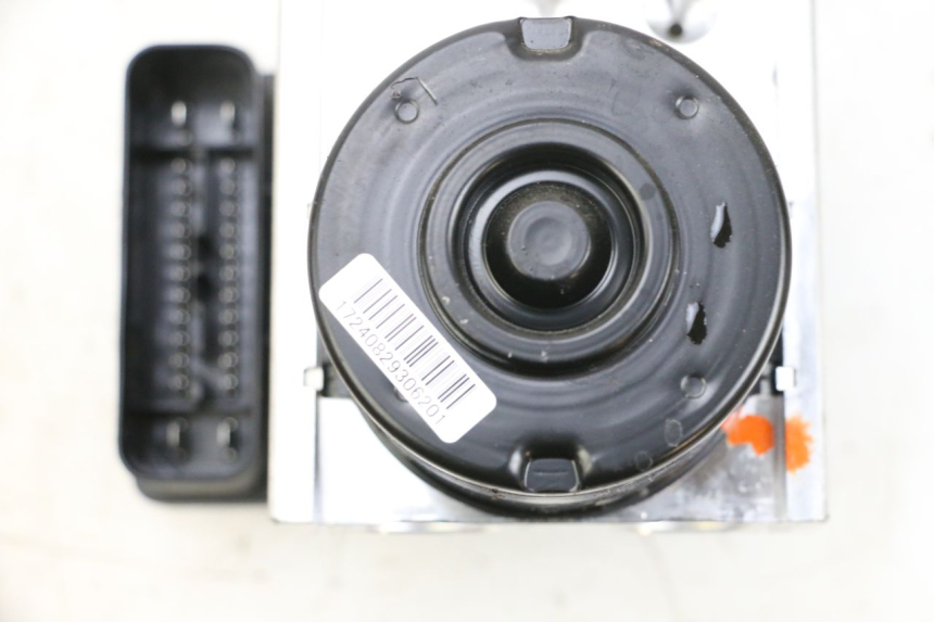 photo de POMPA ABS PIAGGIO MP3 HPE 300 (2019 - 2026) - Altra angolazione