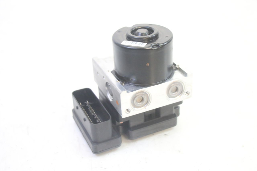 photo de POMPA ABS PIAGGIO MP3 500 (2016 - 2018) - Dettagli dei punti di fissaggio