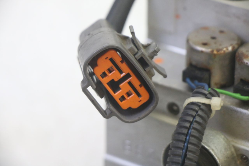 photo de POMPA ABS YAMAHA TDM ABS 900 (2002 - 2014) - Dettagli dei punti di fissaggio