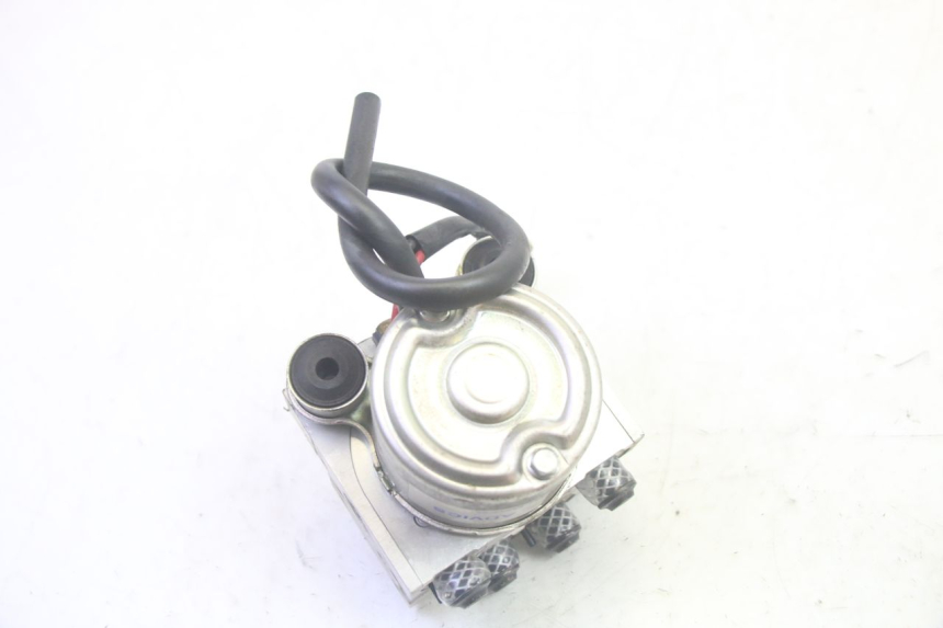 photo de POMPA ABS YAMAHA TDM ABS 900 (2002 - 2014) - Marcature e riferimenti originali