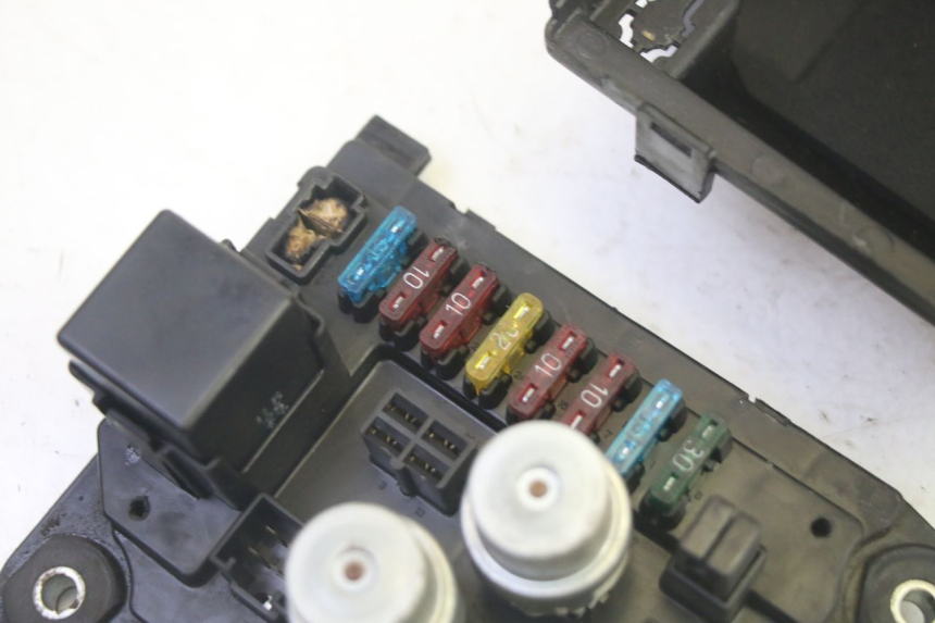 photo de PORTA FUSIBILI KAWASAKI GPZ RX 1000 (1986 - 1988) - Zoom sullo stato d'uso