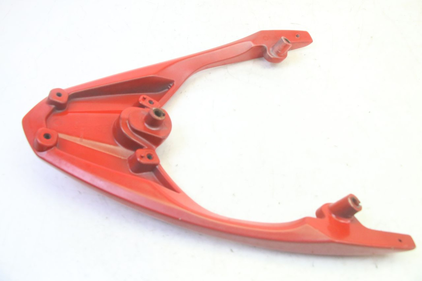 photo de PORTE PACCHETTO KYMCO AGILITY 16+ 4T 50 (2018 - 2023) - Dettagli dei punti di fissaggio