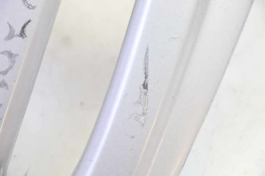 photo de PORTE PACCHETTO SYM FIDDLE 3 III 125 (2014 - 2020) - Dettagli dei punti di fissaggio