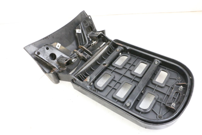 photo de PORTAPACCHI PIAGGIO MP3 RL 250 (2006 - 2010) - Dettagli dei punti di fissaggio