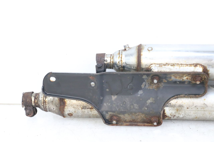 photo de Scarico HYOSUNG GV AQUILA 125 (2000 - 2004) - Dettagli dei punti di fissaggio