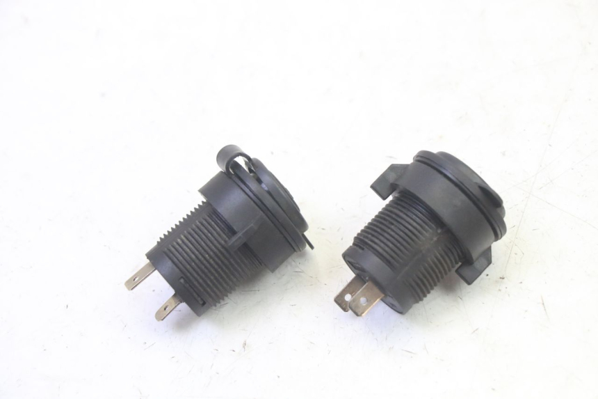 photo de PRESA ACCENDISIGARI QUADRO 4 4D 350 (2015 - 2018)