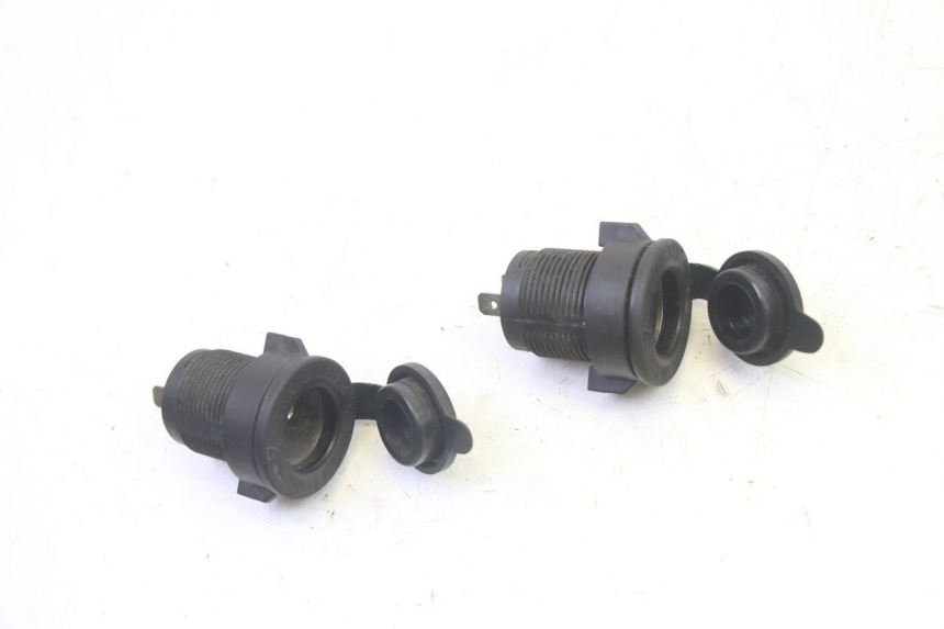 photo de PRESA ACCENDISIGARI QUADRO 4 4D 350 (2015 - 2018)