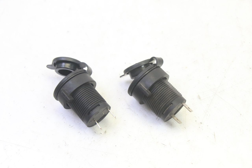 photo de PRESA ACCENDISIGARI QUADRO 4 4D 350 (2015 - 2018)