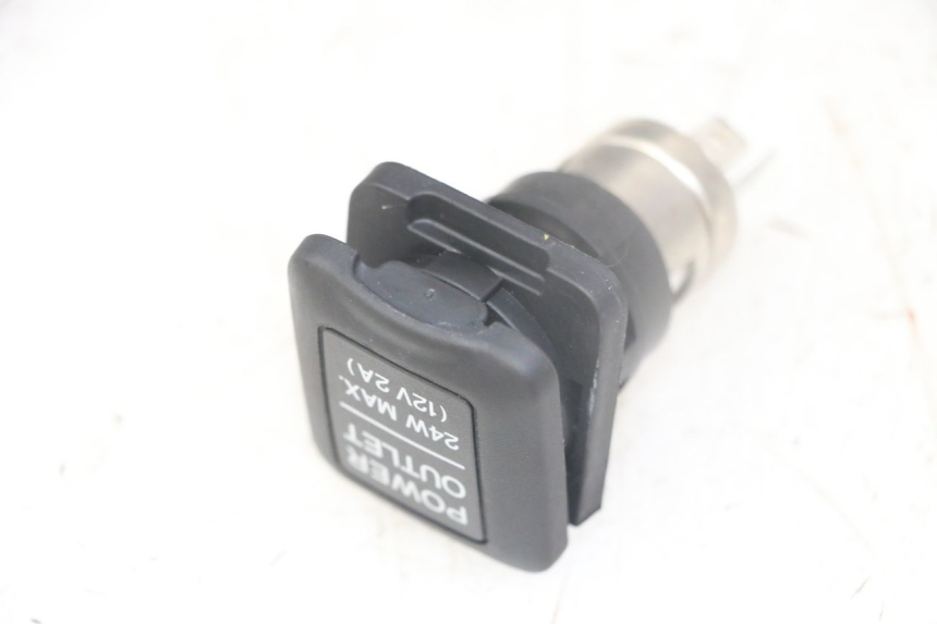 photo de PRESA ACCENDISIGARI HONDA FORZA ABS 300 (2013 - 2019)