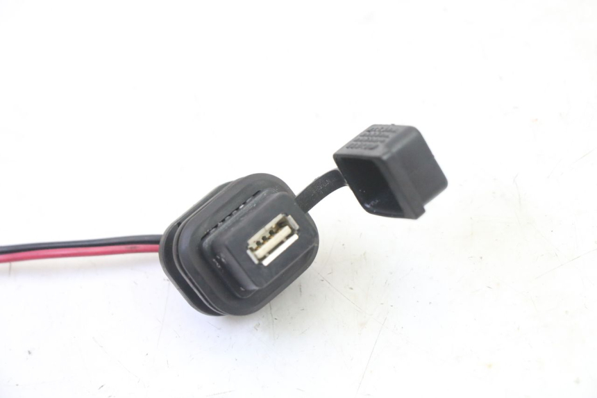 photo de PRESA ACCENDISIGARI PIAGGIO MP3 HPE 310 (2024 - 2025)