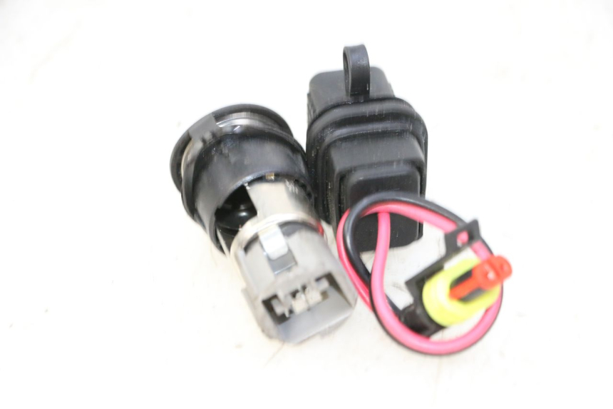 photo de PRESA ACCENDISIGARI PIAGGIO MP3 500 (2014 - 2016)