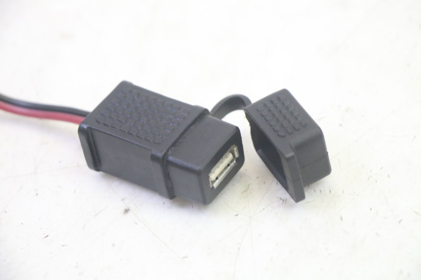 photo de PRESA ACCENDISIGARI PIAGGIO MP3 500 (2016 - 2018) - Dettaglio del componente