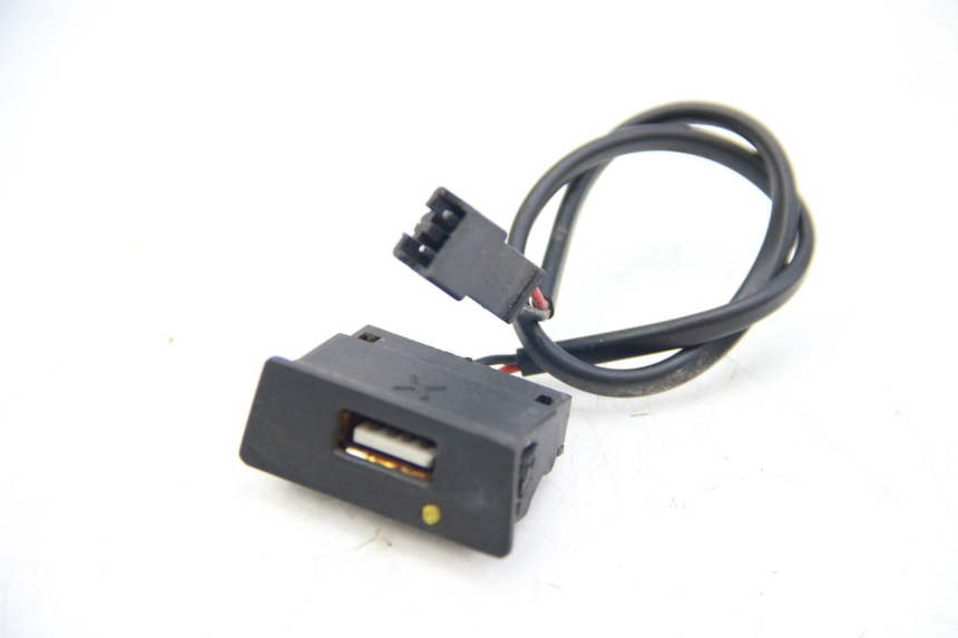 photo de PRISE ACCENDISIGARI RED ELECTRIC RED E PRO 1 (2017 - 2019) - Dettaglio del componente