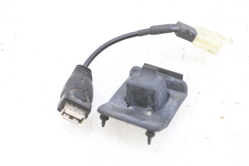 photo de PRESA ACCENDISIGARI PEUGEOT SPEEDFIGHT 4 4T EFI 50 (2021 - 2025) - Vista principale