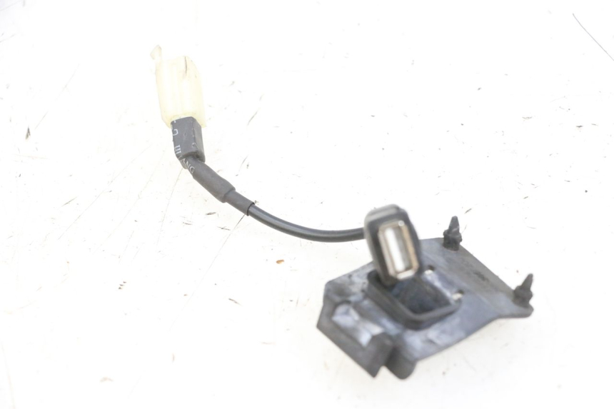 photo de PRESA ACCENDISIGARI PEUGEOT SPEEDFIGHT 4 4T EFI 50 (2021 - 2025) - Zoom sullo stato d'uso