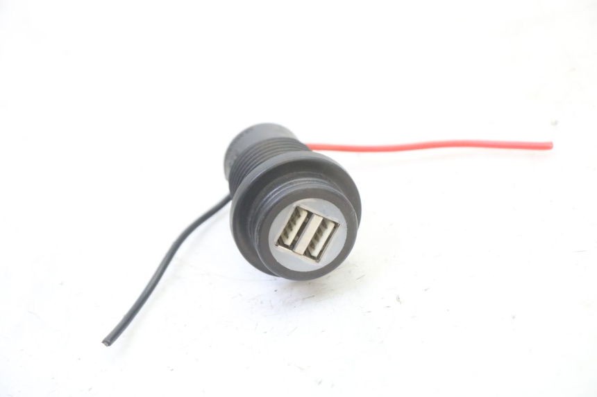 photo de PRESA ACCENDISIGARI HONDA ST PAN EUROPEAN 1300 (2002 - 2013)