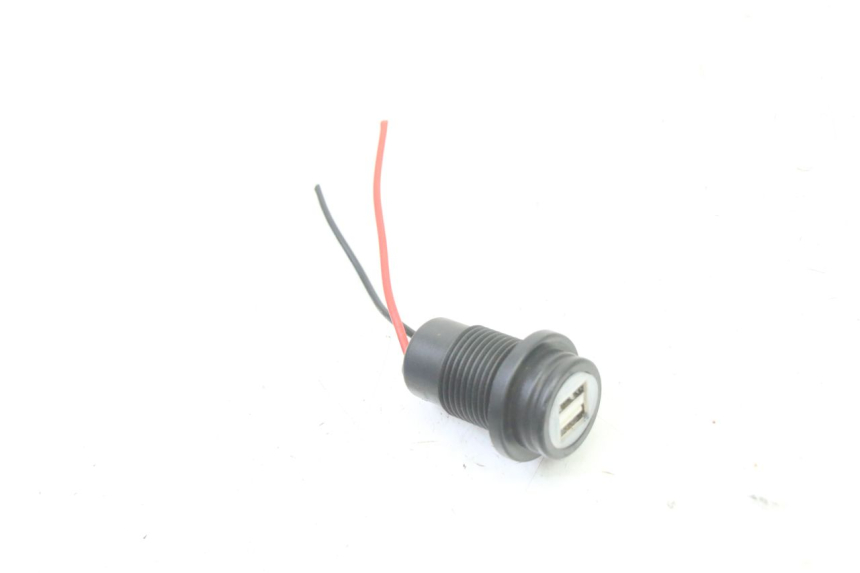photo de PRESA ACCENDISIGARI HONDA ST PAN EUROPEAN 1300 (2002 - 2013)