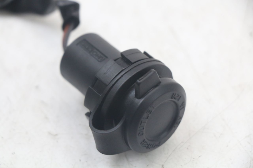 photo de PRESA ACCENDISIGARI YAMAHA XMAX X-MAX ABS 125 (2017 - 2020)