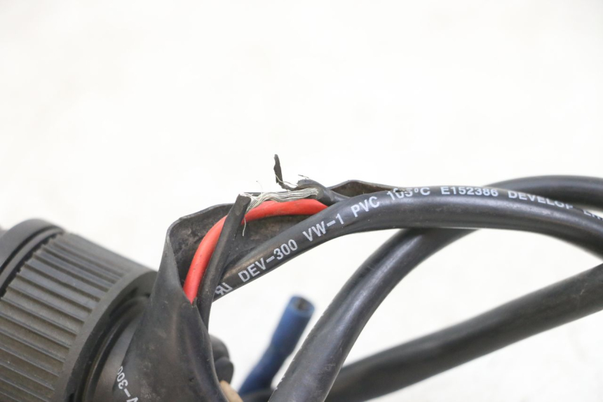 photo de PRESA ACCENDISIGARI PIAGGIO XEVO - X EVO 125 (2007 - 2016) - Dettagli dei punti di fissaggio