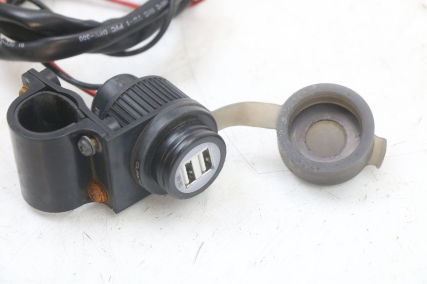 photo de PRESA ACCENDISIGARI YAMAHA XJ6 ABS 600 (2008 - 2016)