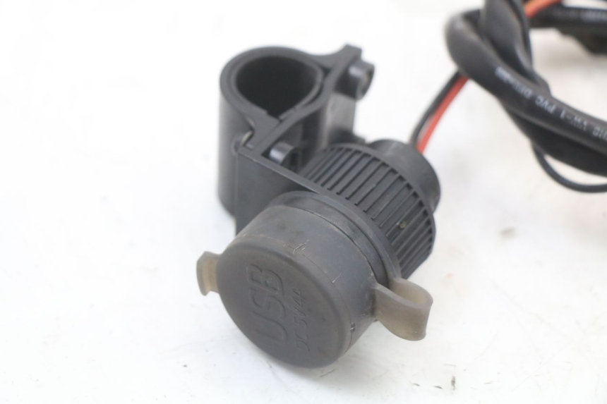 photo de PRESA ACCENDISIGARI YAMAHA XJ6 ABS 600 (2008 - 2016)