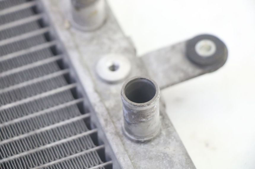 photo de RADIATORE SUZUKI BURGMAN 125 (2007 - 2014) - Zoom sullo stato d'uso