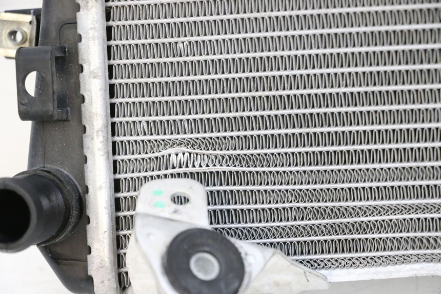 photo de RADIATORE SINISTRA BMW R GS 1250 (2021 - 2024) - Primo piano tecnico