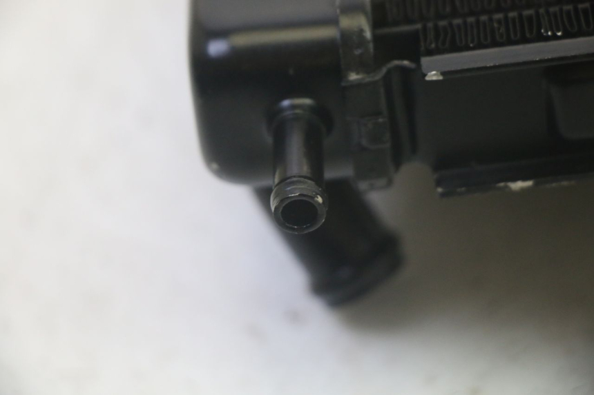 photo de RADIATORE PIAGGIO MP3 LT 400 (2007 - 2012) - Stato della superficie e materiale