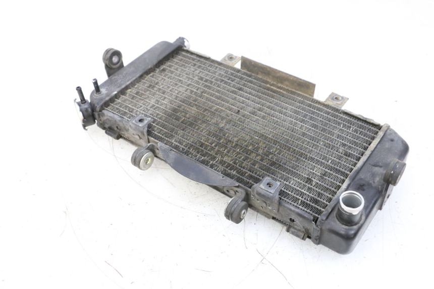 photo de RADIATORE YAMAHA TDM ABS 900 (2002 - 2014) - Dettagli dei punti di fissaggio