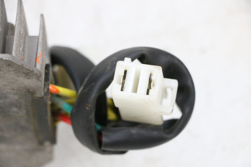 photo de REGOLATORE DI CARICA KYMCO AGILITY 4T 50 (2018 - 2022) - Altra angolazione