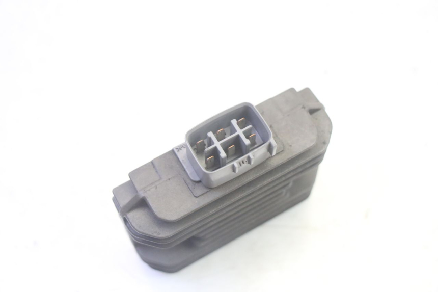 photo de REGOLATORE DI CARICA SUZUKI BURGMAN 125 (2007 - 2014) - Altra angolazione