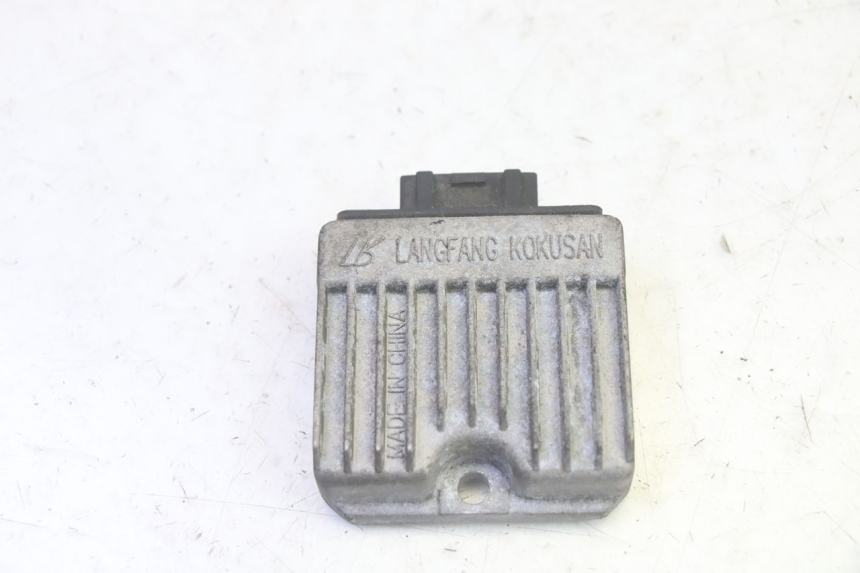 photo de REGOLATORE DI CARICA PIAGGIO FLY 4T 50 (2013 - 2017) - Vista principale