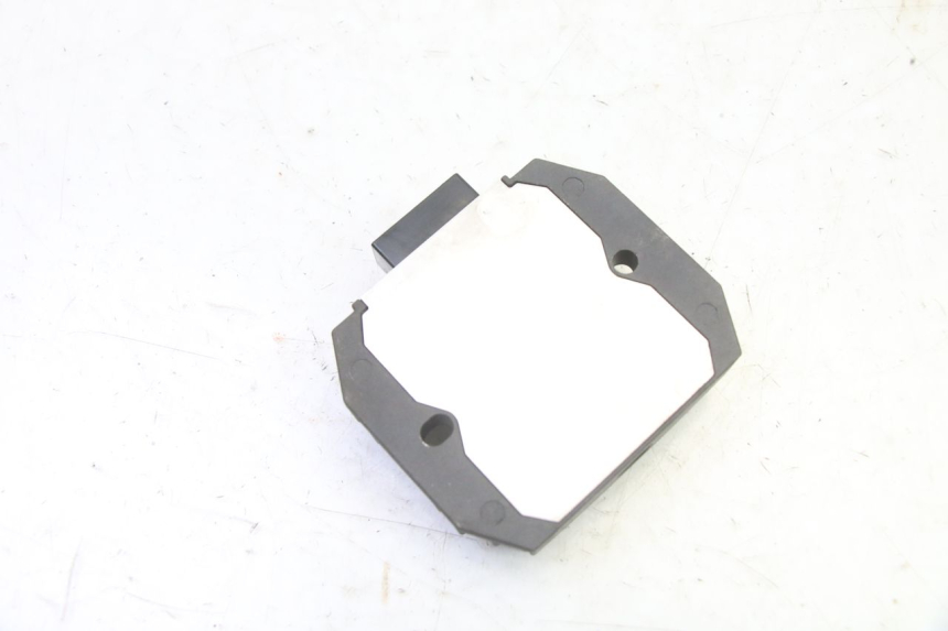 photo de REGOLATORE YAMAHA FZ6 FAZER S2 600 (2007 - 2011)