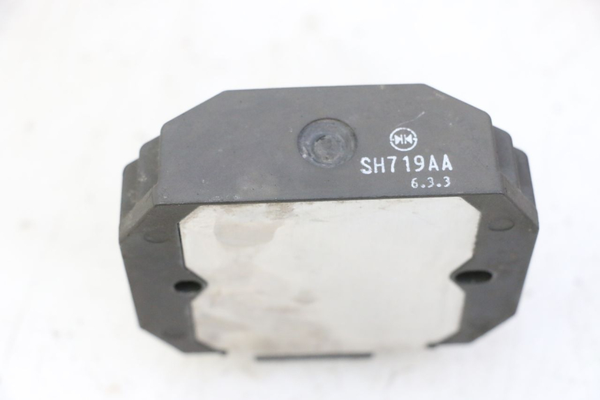 photo de REGOLATORE YAMAHA FZ6 N FAZER 600 (2004 - 2006)