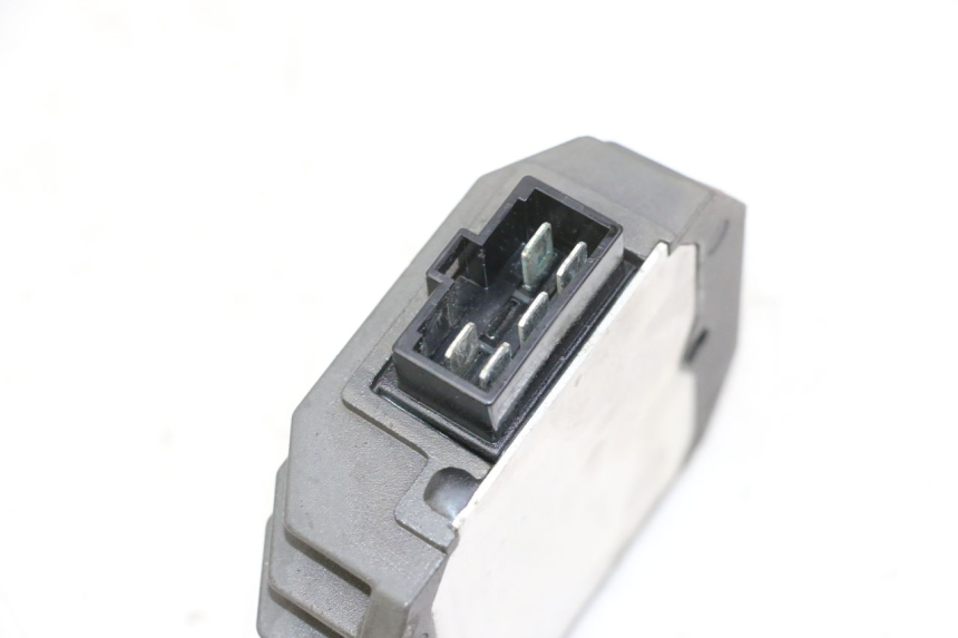 photo de REGOLATORE YAMAHA FZ6 N FAZER 600 (2004 - 2006)