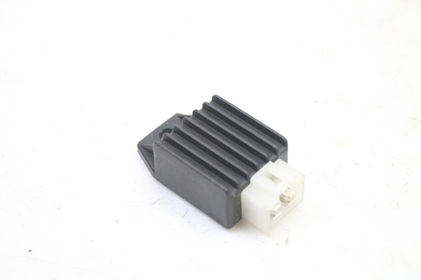 photo de REGOLATORE DI CARICA PEUGEOT KISBEE 2T 50 (2010 - 2017)