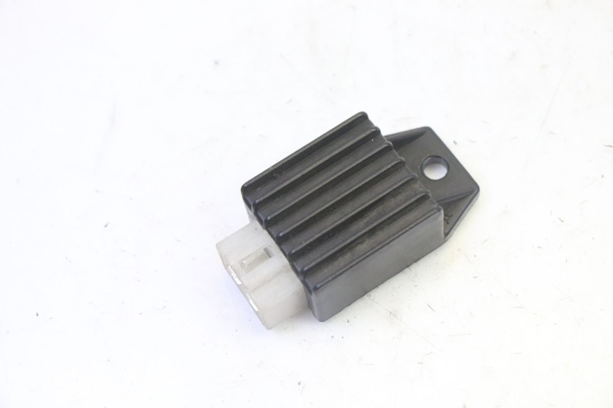 photo de REGOLATORE DI CARICA PEUGEOT KISBEE 2T 50 (2010 - 2017)