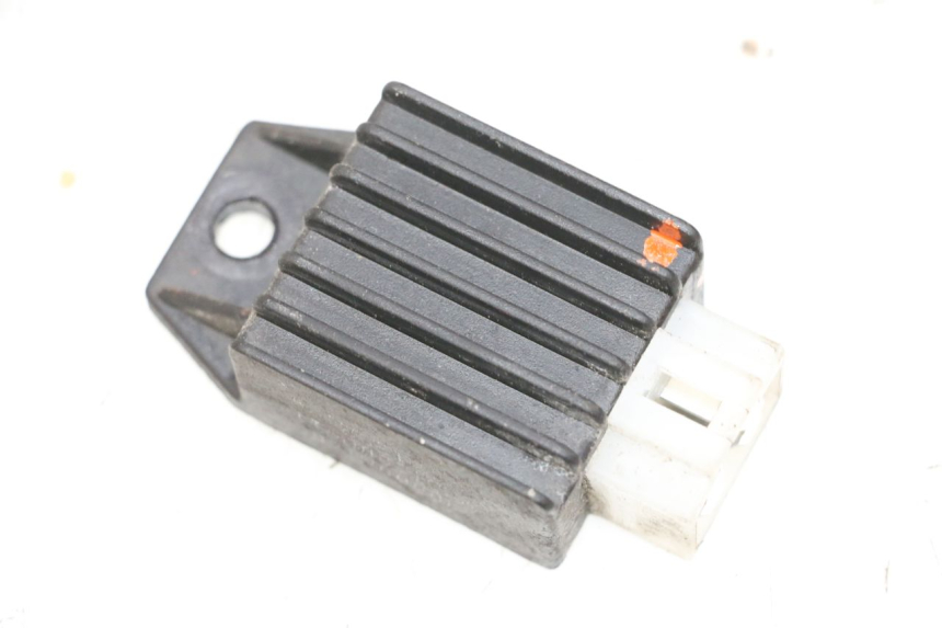 photo de REGOLATORE DI CARICA PEUGEOT KISBEE 2T 50 (2010 - 2017) - Primo piano tecnico