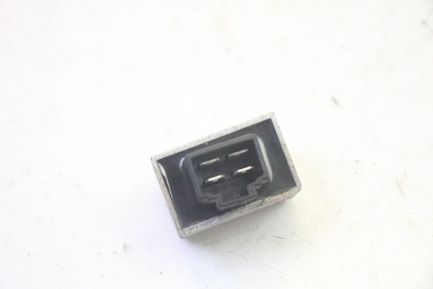 photo de REGOLATORE DI CARICA PEUGEOT KISBEE 4T 50 (2010 - 2017) - Altra angolazione