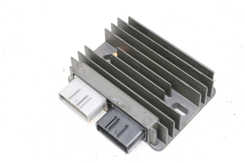 photo de REGOLATORE PIAGGIO MP3 HPE 300 (2019 - 2026) - Vista principale