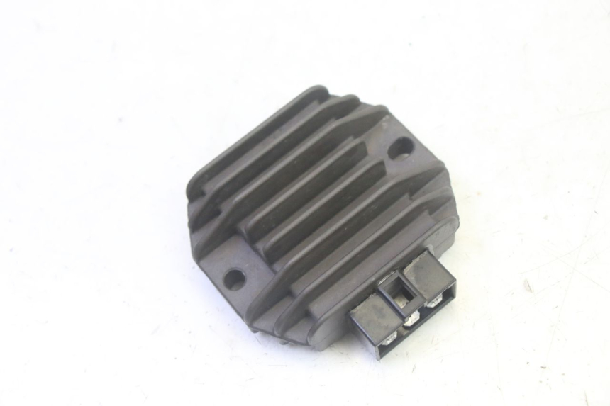 photo de REGOLATORE DI CARICA PIAGGIO MP3 125 (2006 - 2014) - Vista principale